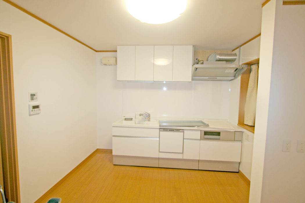 キッチンの位置を移動し、対面キッチンから壁付キッチンに　江戸川区のキッチンリフォーム事例