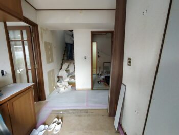 松戸市 I 様邸内装リフォーム クロス張替え工事進捗👷