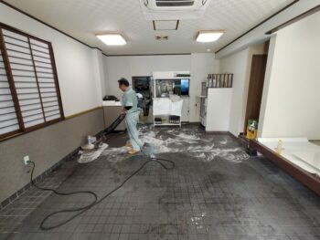 江戸川区店舗改修Y様邸  店舗内の清掃です！
