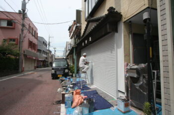 江戸川区店舗改修工事Y様邸　シャッター塗装👷