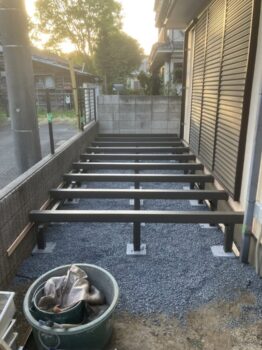松戸市 I 様邸リフォーム工事 ウッドデッキ取り付け👷