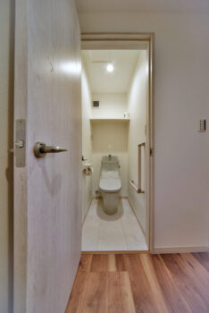 各フロアにトイレを設置　機能的に暮らす墨田区の作業場兼住宅のリフォーム