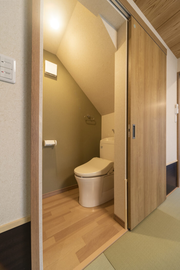 江戸川区 階段下スペースを有効活用 使いやすいトイレにリフォーム バリアフリーも