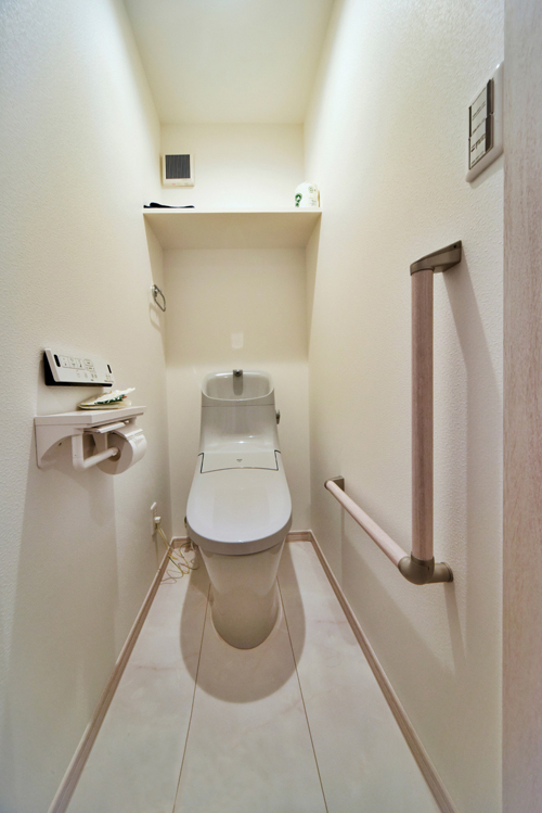 墨田区 手すりを付けて安心のトイレにリフォーム 江戸川区のリフォーム・リノベーションなら都市工房にお任せ